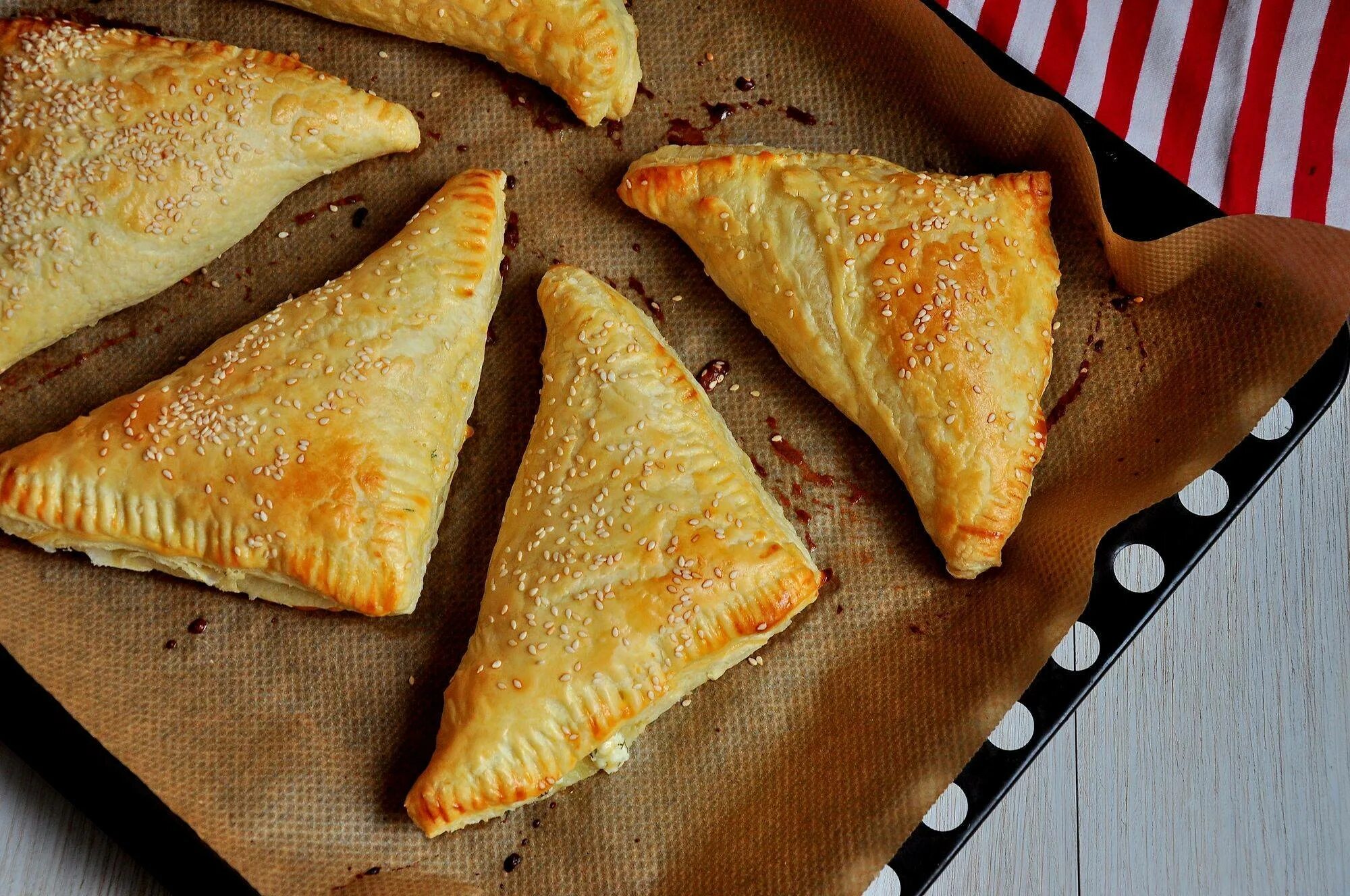 Пирожки из готового мяса
