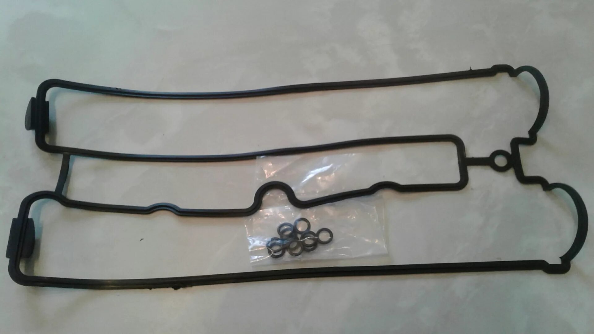 Прокладка под крышку. Прокладка клапанной каптива 2,4. прокладка алюминиевой клапанной крышки каптива 2.4. прокладка алюминиевой клапанной крышки chevrolet captiva 2.4. шевроле каптива прокладка клапанной крышки 2.4 алюминий артикул.