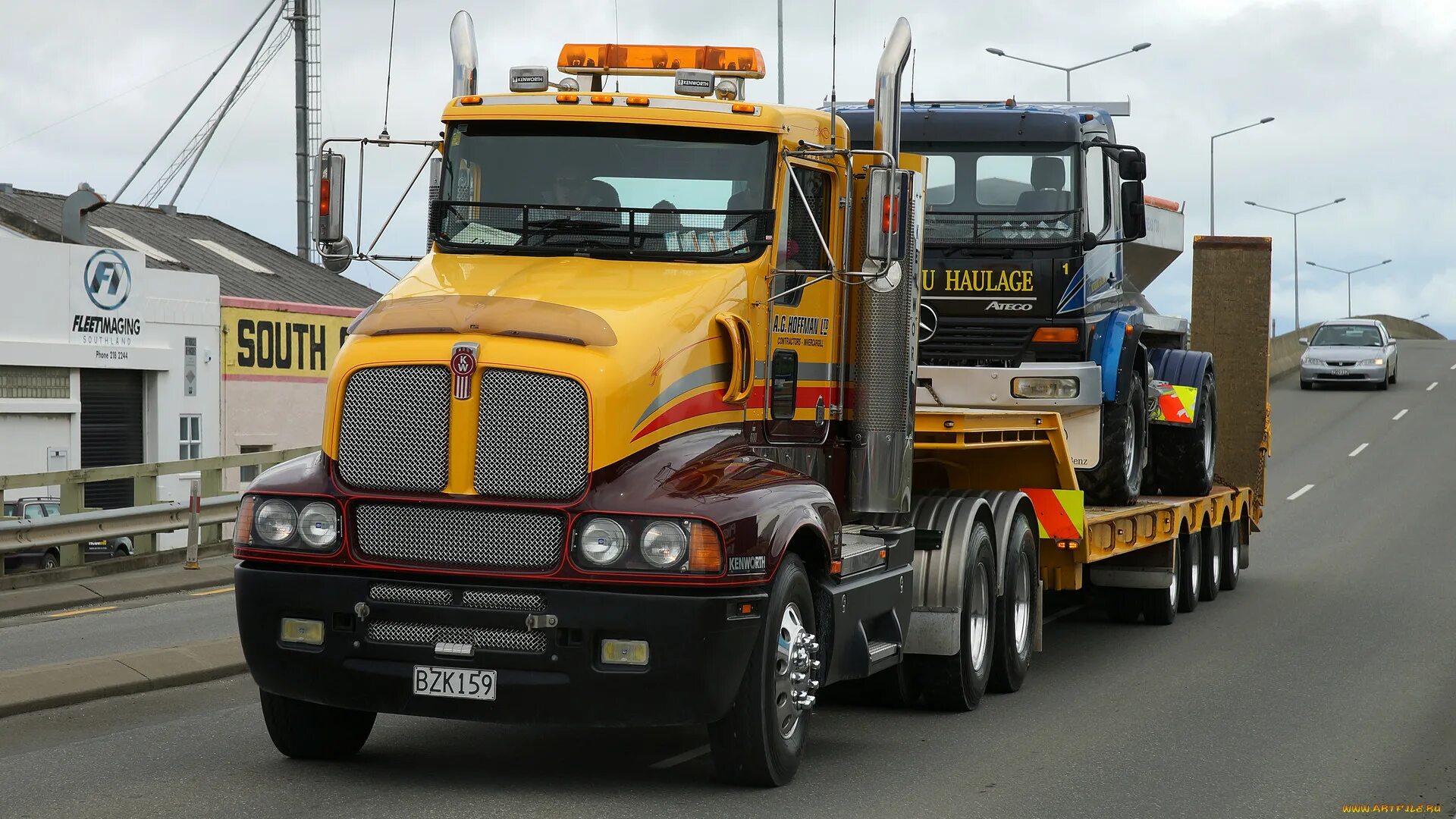 Машины автобусы грузовики. Автомобили Kenworth-ЗИЛ. Kenworth обои. SLK тягач грузовой. Американский грузовой автобус.