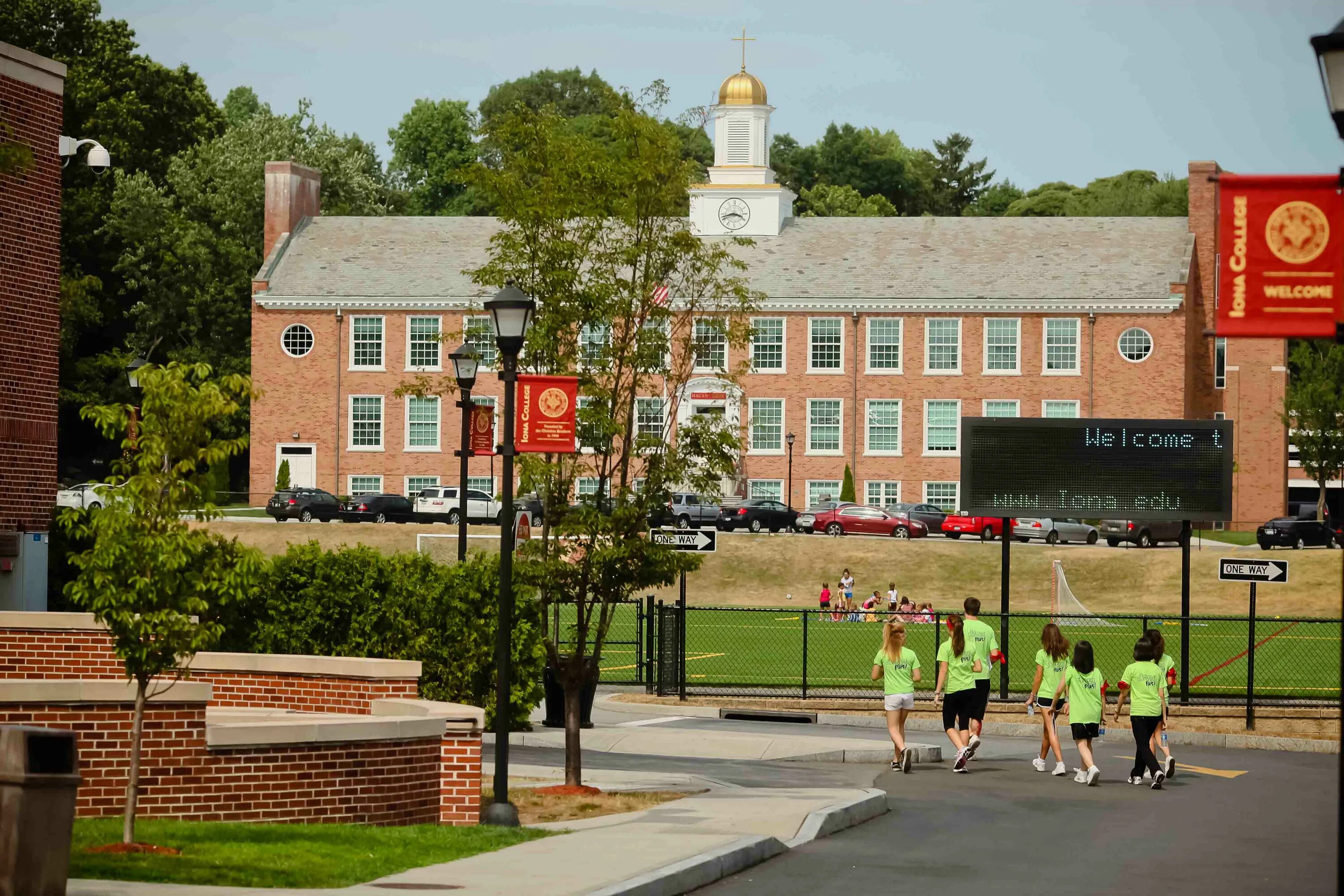 Школы в новой зеландии. Newton south high school. Нью джерси школа. Риджвуд (нью-джерси). Школа огайо.