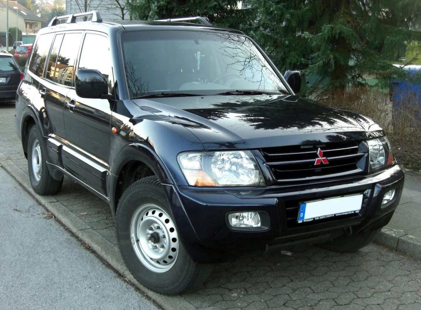 Mitsubishi pajero 2000. Mitsubishi Pajero III 1999. Митсубиси Паджеро 2000. Мицубиси Паджеро 3 1999. Мицубиси Паджеро 1999.