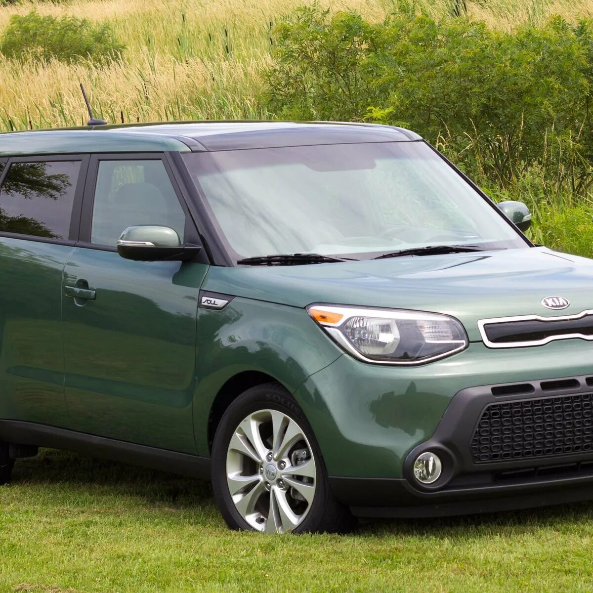 Киа соул 3 зеленая. Киа соул 2022 зеленый. Киа соул салатовая. Kia Soul 2015 Green. Киа квадратная