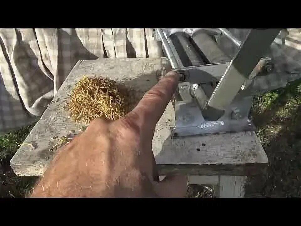 Табакорезка алтайка. Табакорезка от ивана тырышкина. Электропривод на табакорезку. 8 мм стационарная. Переделка табакорезки алтайка.