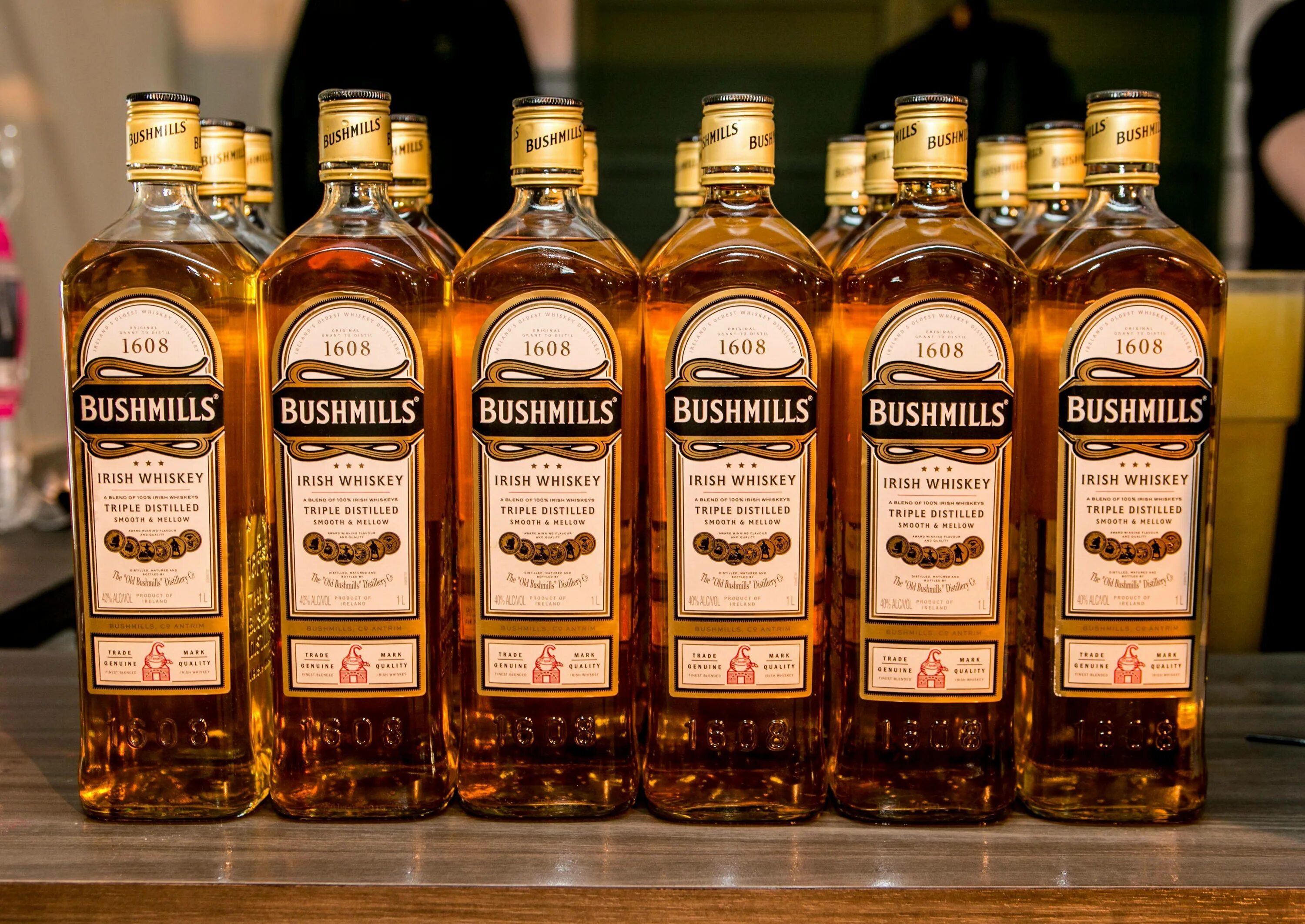 Виски дон. Ирландский виски бушмилс. виски irish whiskey. бушмилс этикетка. ирландский виски тройной перегонки.