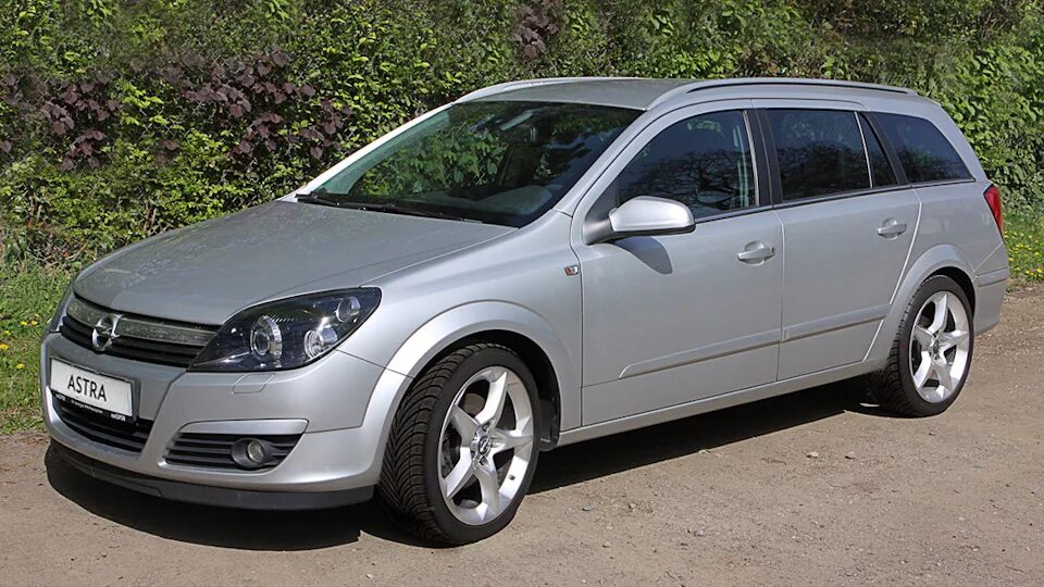 Куплю опель дизель бу. Opel Astra Caravan 1.3 2008. Opel Astra h l35 универсал.