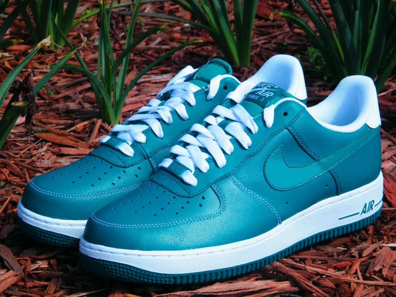 Как завязывать air force. Шнуровка nike air force 1. найк аир форс 1 шнурки. nike air force 1 бирюзовые. шнуровка кроссовок nike air force 1.