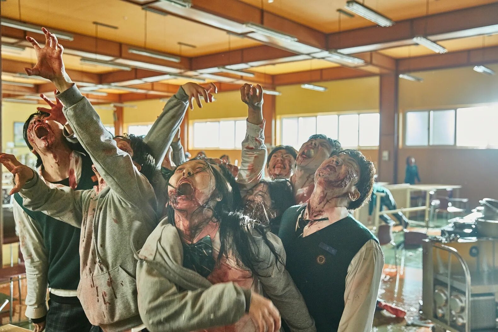 Топ 5 про зомби. Корейский сериал про зомби 2025. сериал про зомби нетфликс 2025.