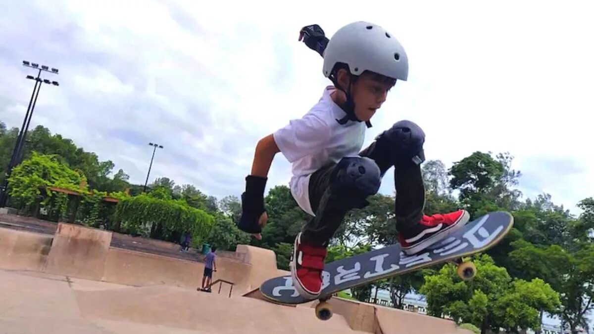 Скейт бесконечности сколько лет. Скейт мии из sk8.