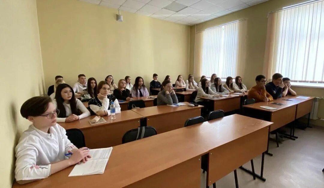 Студенты ОмЮК приняли участие в традиционном региональном форуме "Молодежь и выб