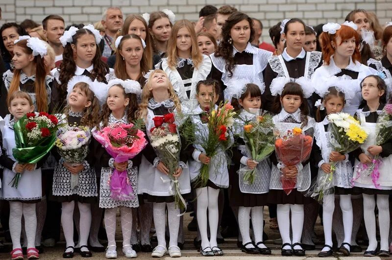 очень много школьников. школа 58 киров. мбоу сош номер 1 новозавидовский тверская область. школьная форма в 35 школе. гимназия 2 южно-сахалинск.