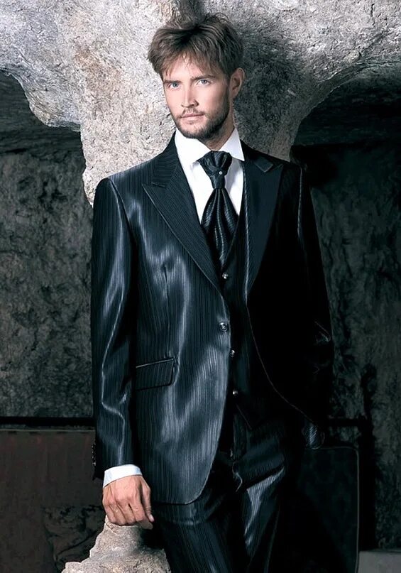 Пижон мужчина. Непарный мужской пиджак. Кто такой пижон. Блондины в черных костюмах. Пижон 5 букв.