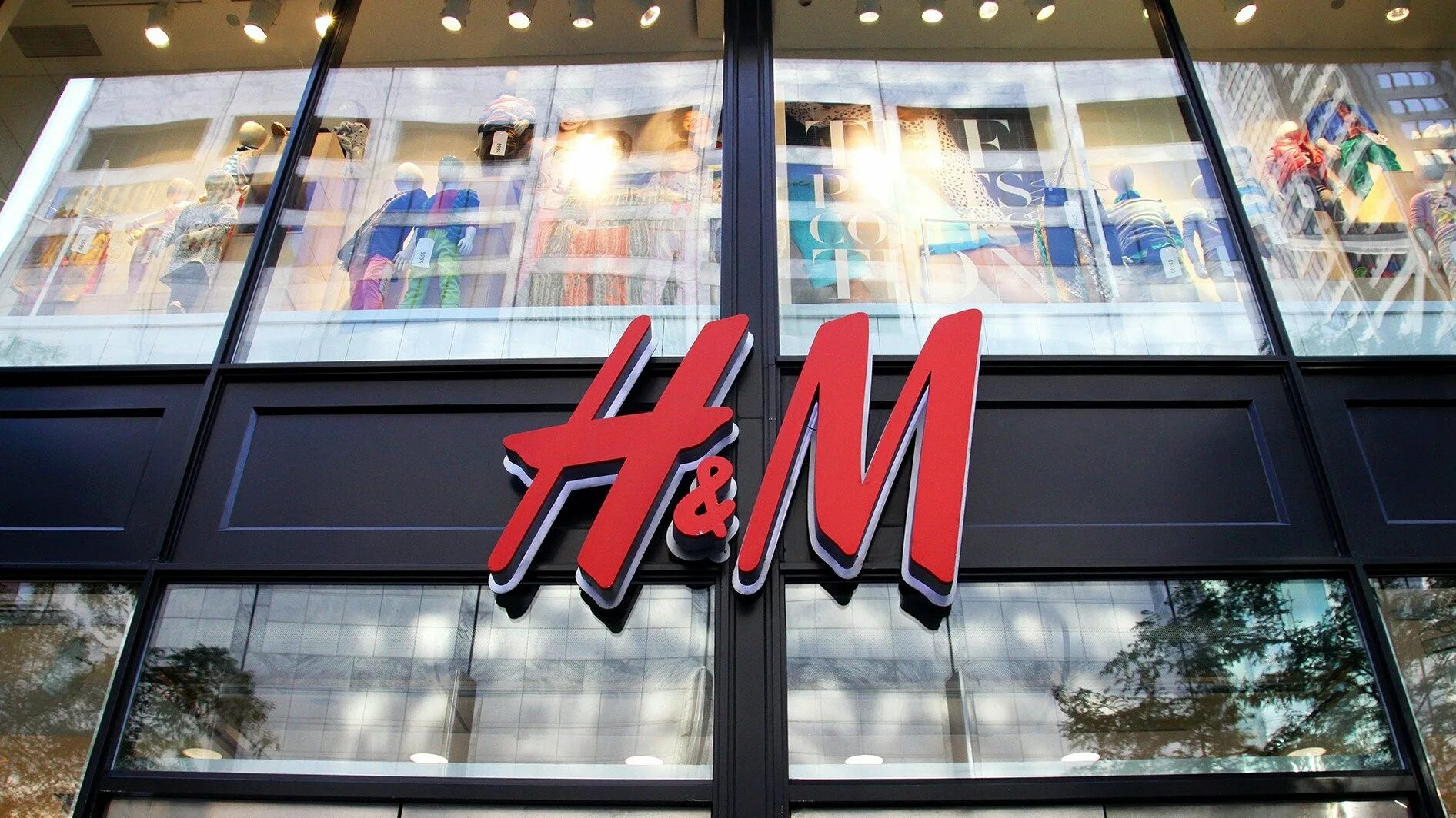 C nd m n m. H M магазин. H M вывеска. Магазин н м. Логотип магазина h and m.