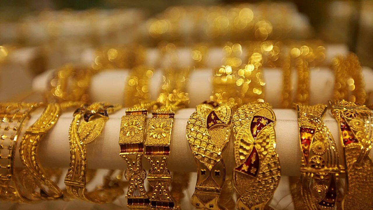 Золотые украшения. Индийские золотые украшения. Украшения из золота. Золото Индия ювелирные изделия. Вармейл в золотом