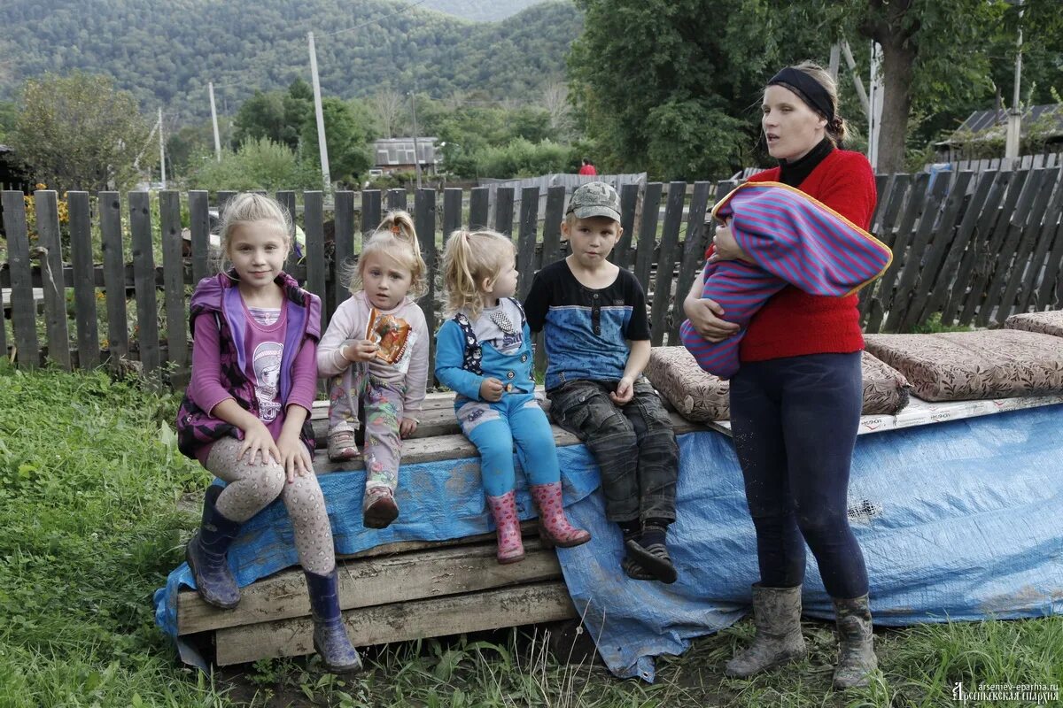 шумный деревня. село шум кировского района ленинградской области. дома село шумный. село шум. наводнение в чугуевском районе приморского края.
