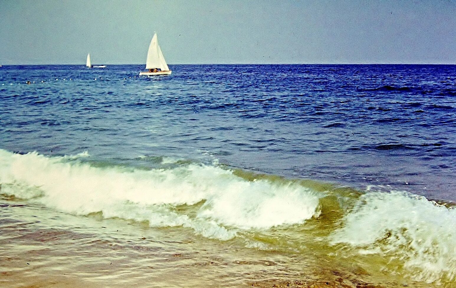 Синее море кто исполняет. У моря у синего моря. синее море. синее море россия. синее синее море.