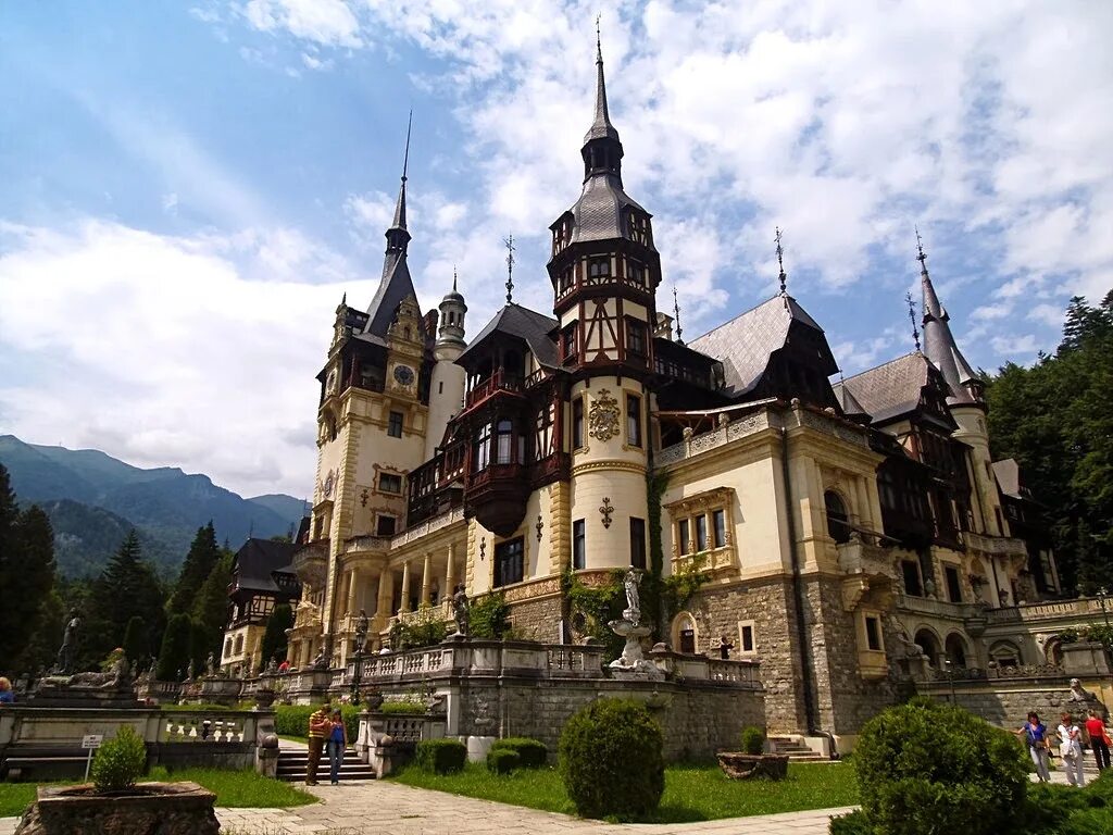 Дворец Пелеш в Румынии. Замок Пелеш Трансильвания. Замок Пелеш Румыния.