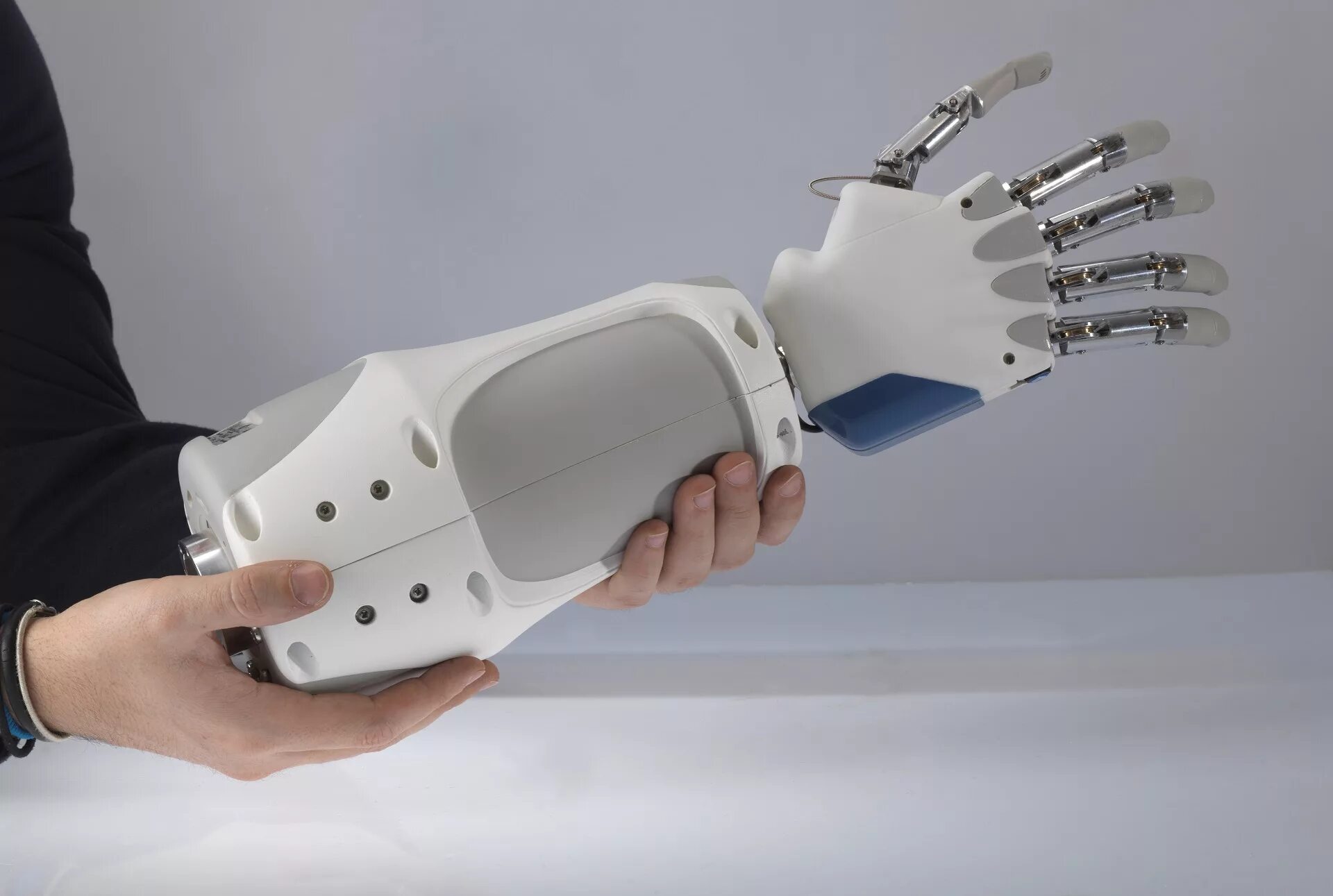 Нейробионика протезы. Touch Bionics протезы. Бионический протез Bionic. Джесси Салливан бионические протезы.