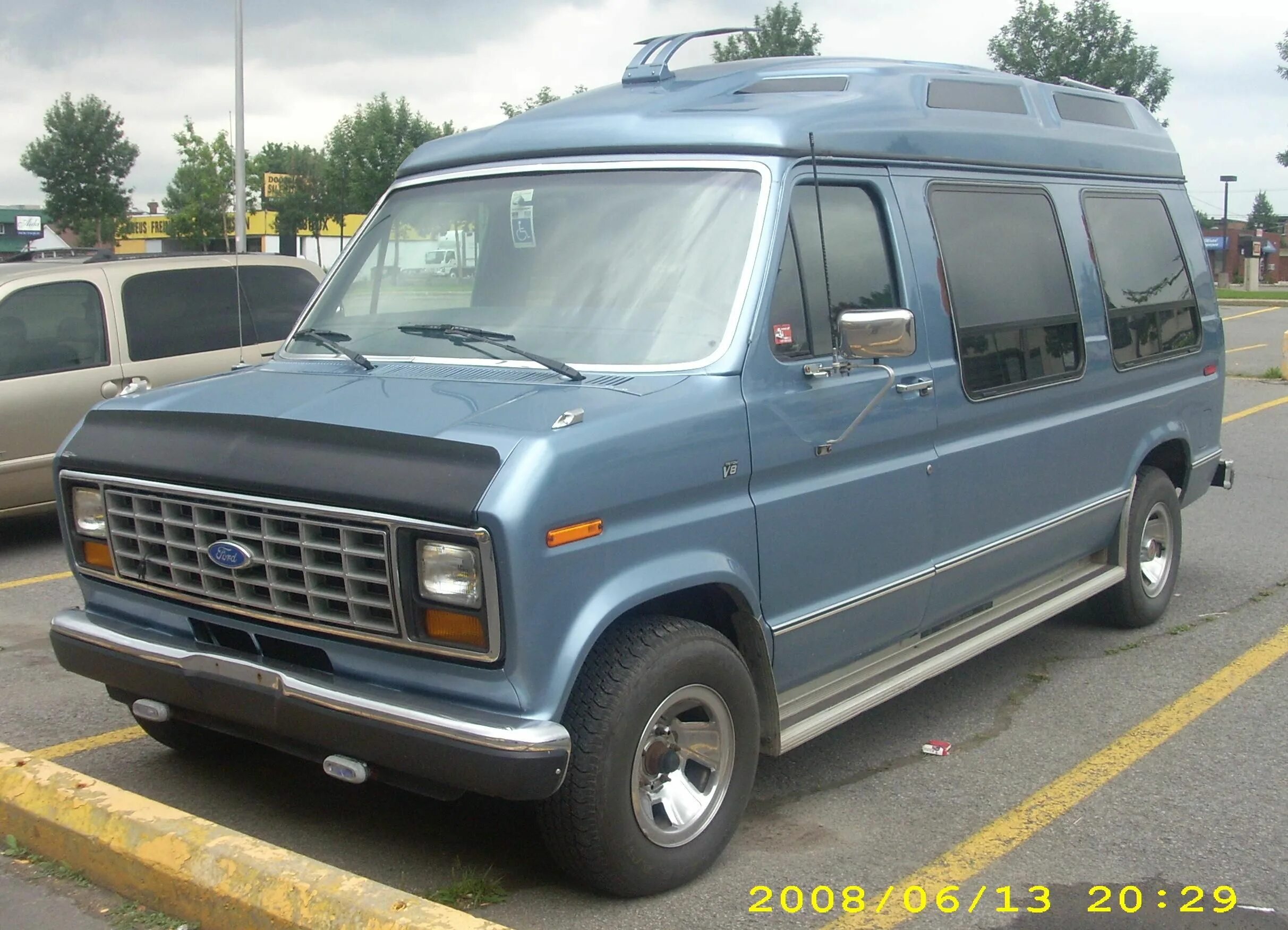 Форд эконолайн купить. Ford Econoline van 1980. Ford Econoline Camper van. Ford Econoline 1975. Форд Эконолайн 1988.