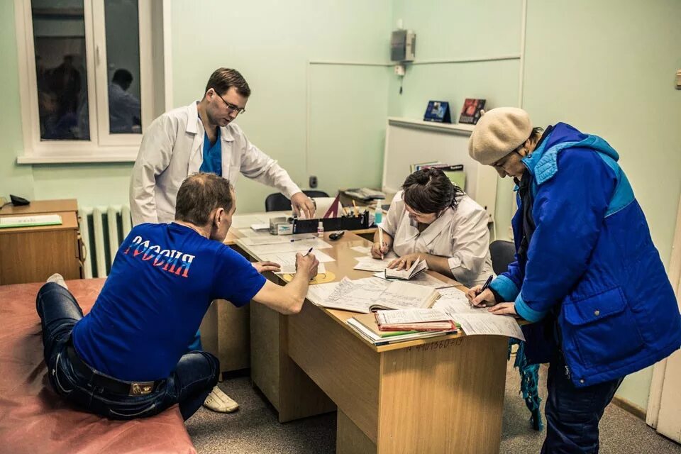 Практика врача скорой помощи. Профессия фельдшер. врач скорой помощи. фельдшер скорой медицинской помощи. медики на работе.
