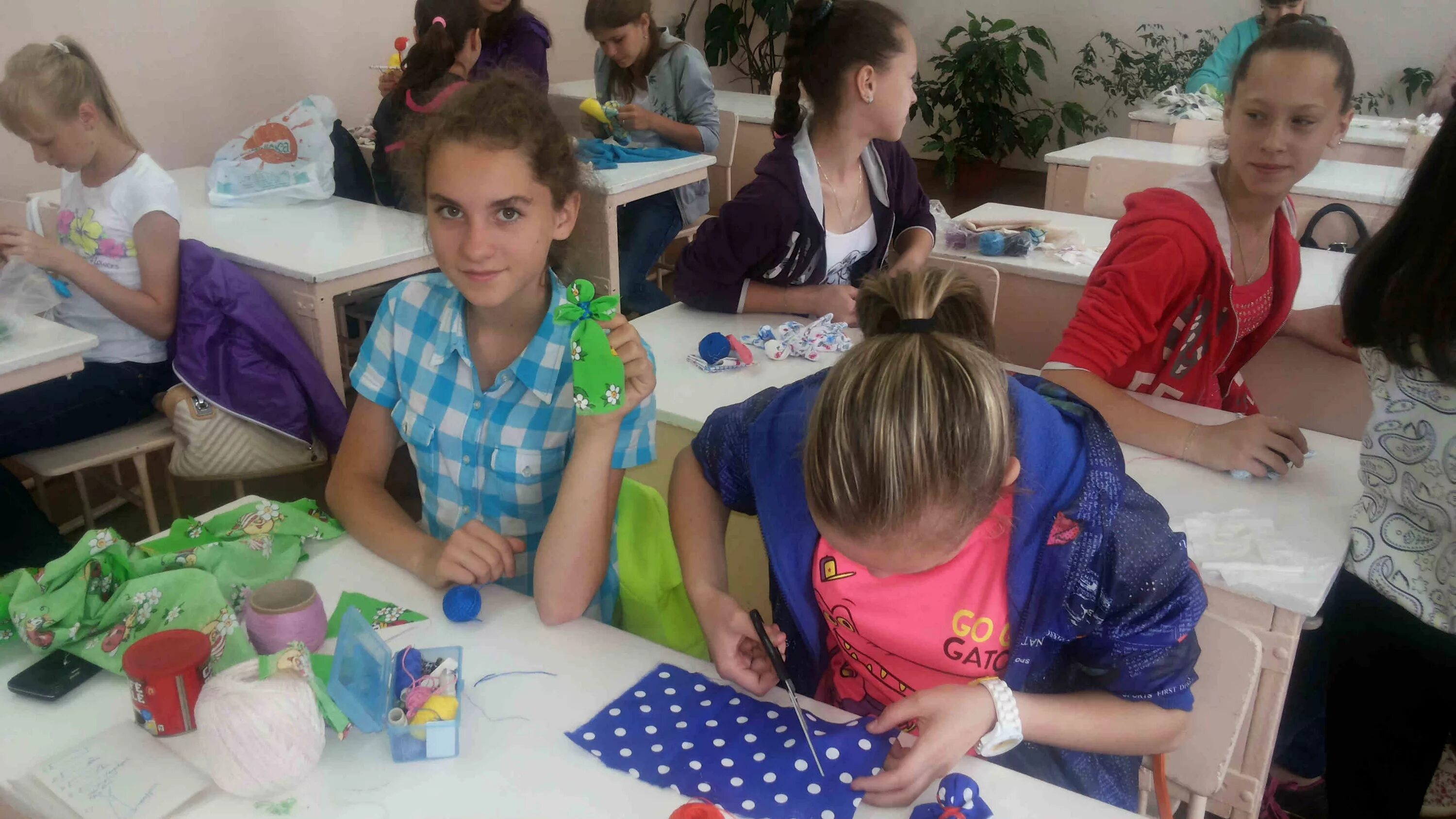 Кружок рукоделия для детей. Кружки по шитью для детей. Кружок шитья для девочек. Кружки шитья для детей. Программа кружка шитье.