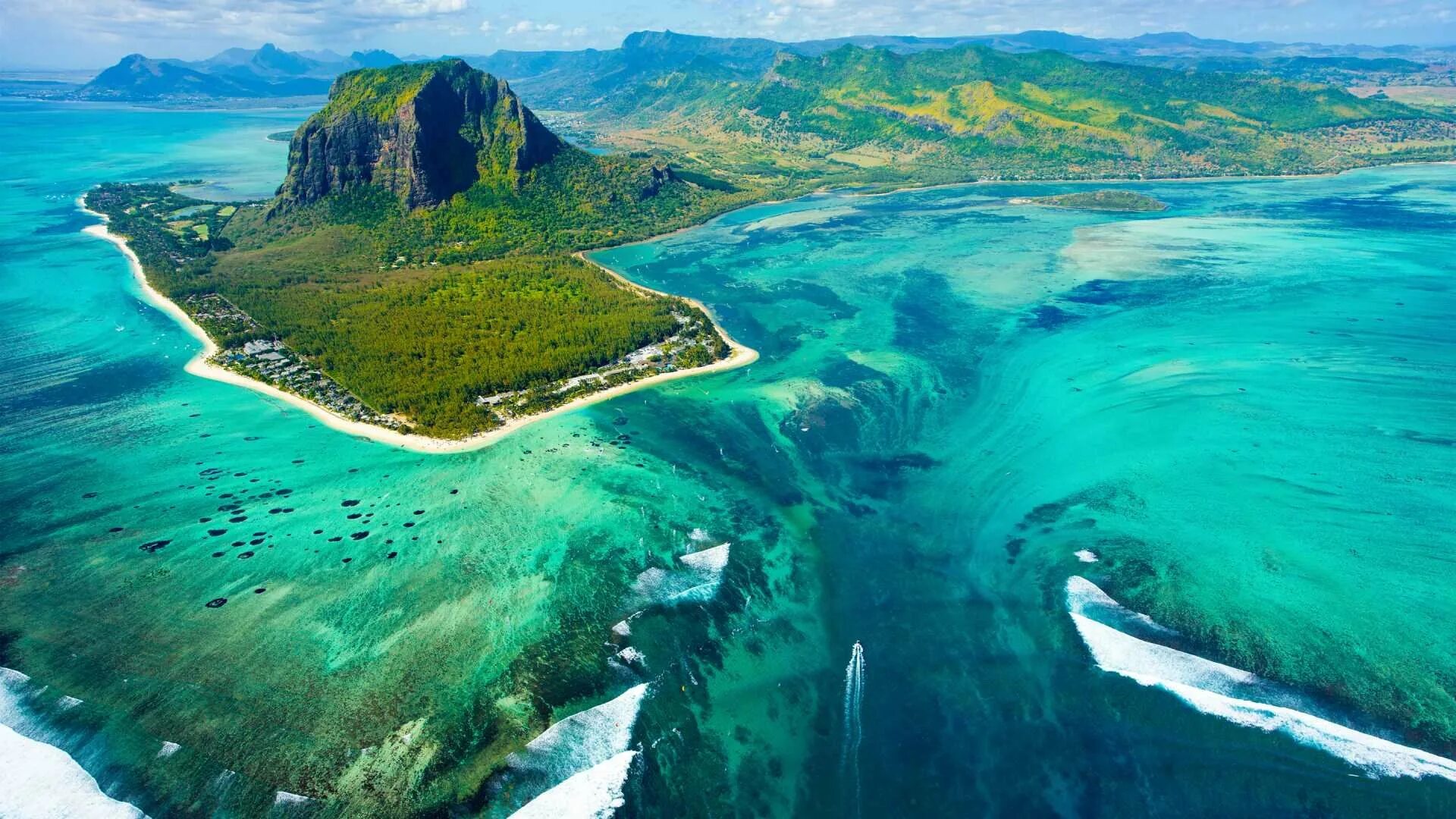 Леморн Брабант Маврикий. Подводный водопад Маврикий. Маврикий гора Ле Морн. Остров Маврикий в индийском океане.