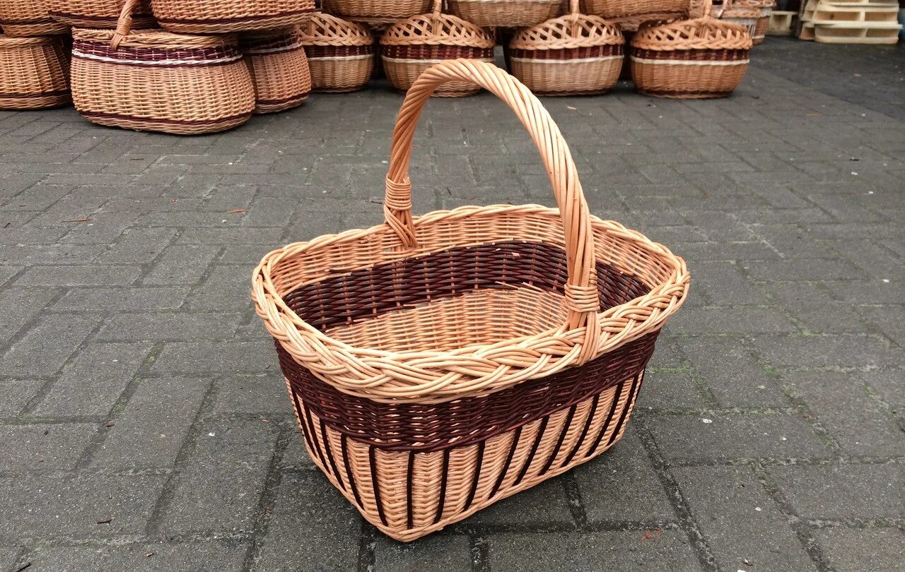 Корзина из прутьев. Короб плетеный. Корзина плетеная прямоугольная. Плетеная корзинка прямоугольная. Корзина плетеная прямоугольная с ручками.