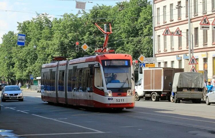 Санкт-Петербургский трамвай трамвайные системы. Трамвай 61 Санкт-Петербурга. Трамвай 61 маршрут. Сочлененный трамваи Петербурга.