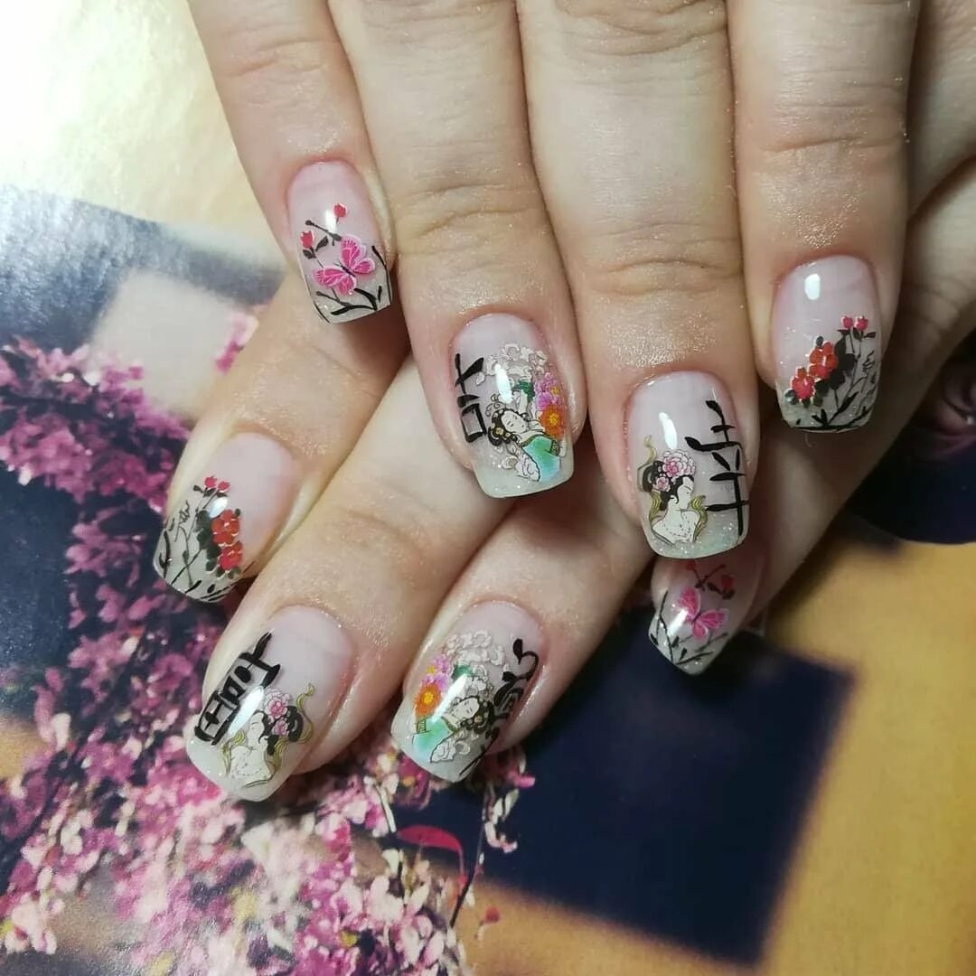 Маникюр в японском стиле. Маникюр с японской тематикой. Ногти в азиатском стиле. Маникюр японская роспись. Дизайн ногтей сакура