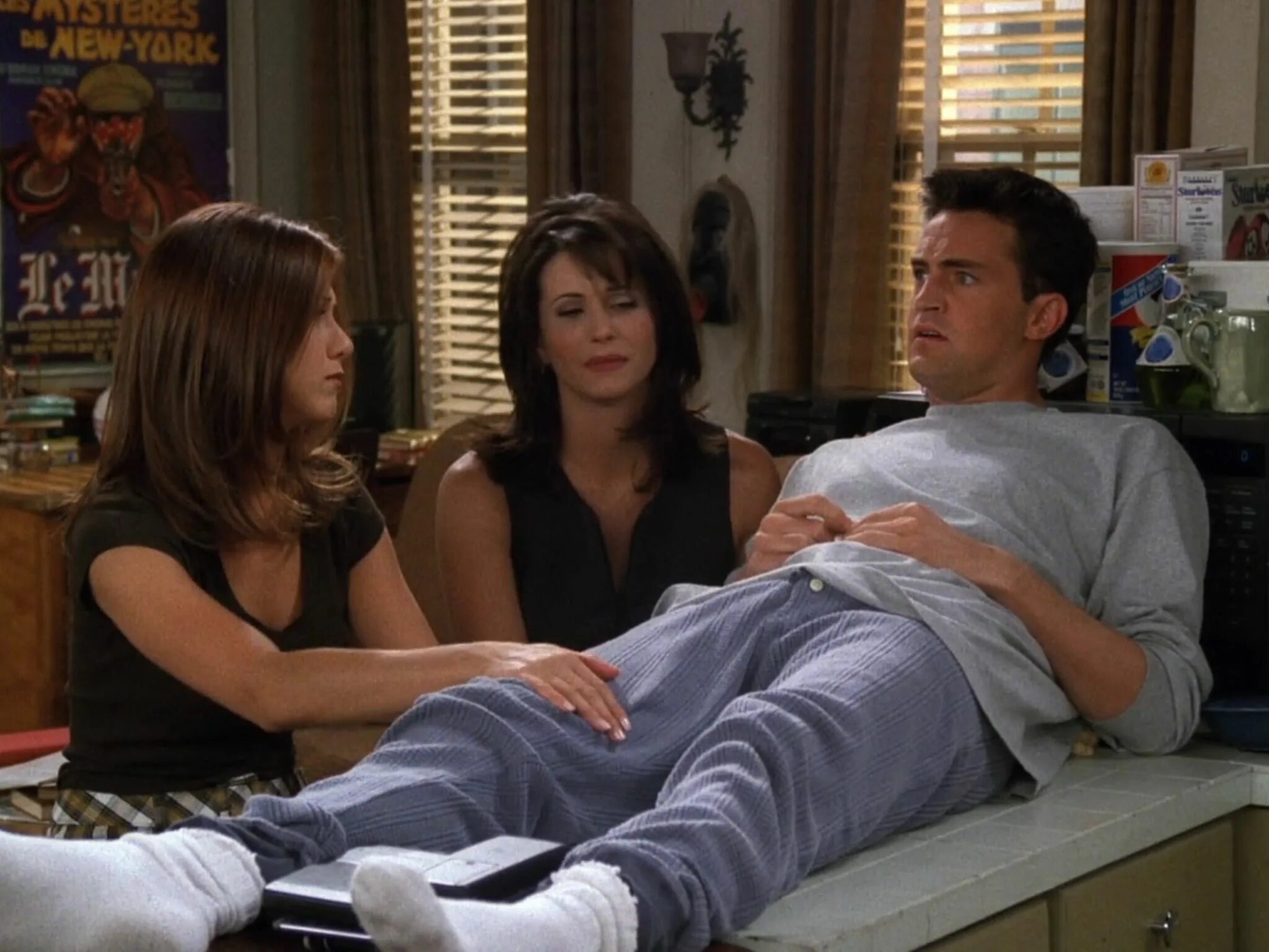 Друзья 3 сезон. Сериал друзья рейчел и джо. Кузина росса и моники. Моника, фиби, джо, чендлер. Друзья 1 сезон 8 серия.