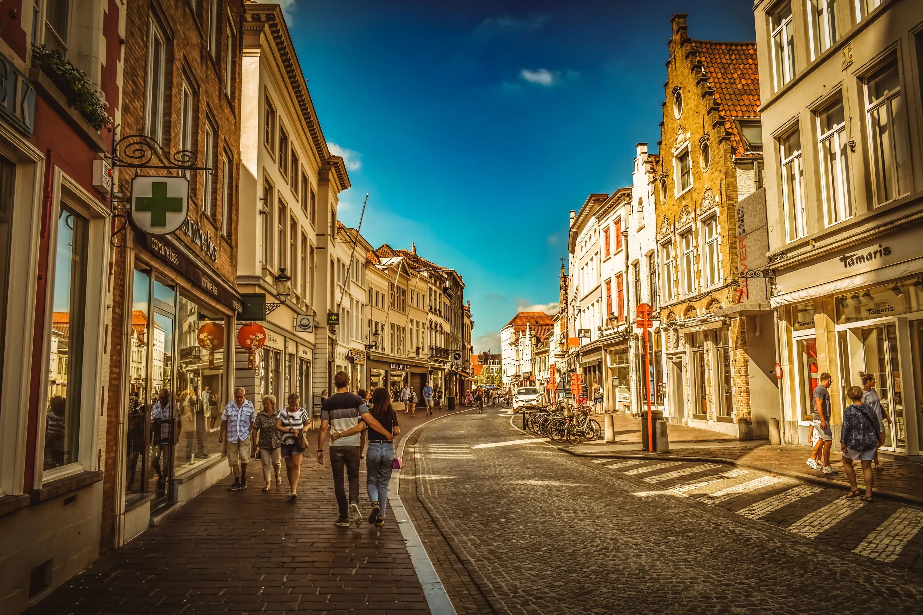 Брюссель улочки старого города. Европейский квартал брюссель. Улицы брюсселя. Брюссель старый город. Улица аэршо брюссель.