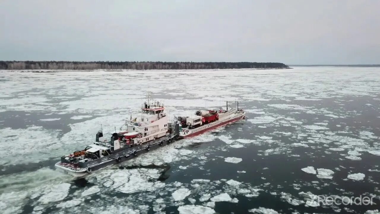 Переправы видео. Переправа Лесосибирск через Енисей. Река Енисей Лесосибирск. Паром Лесосибирск. Мост через Енисей в Лесосибирске.