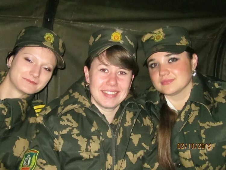 Встретил бывшую любовь и напрягся жена пограничника. Жена пограничника. жена пограничника статусы. жены пограничников фото. ты жена пограничника.