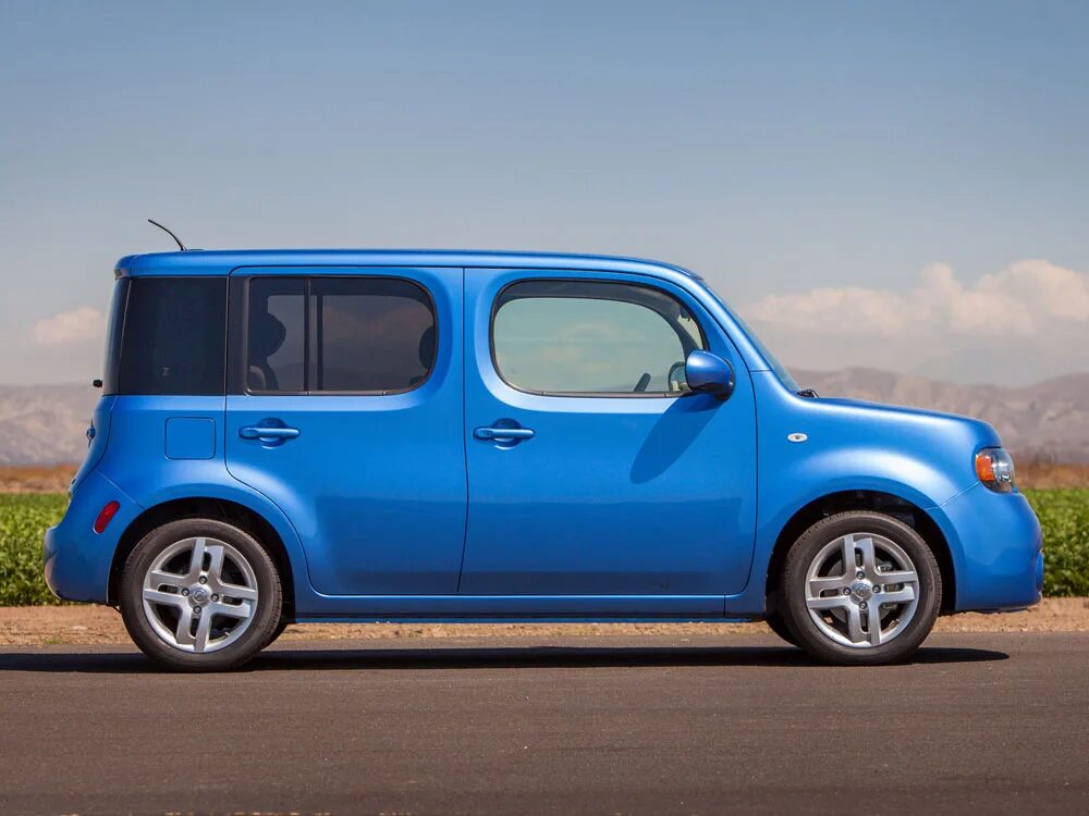 Cube машина. Nissan Cube 2009. Ниссан куб 2014. Nissan Cube z13. Ниссан куб кубик.