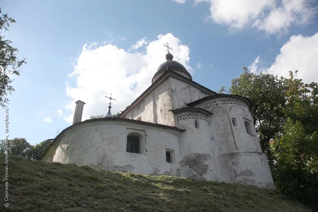 Храм климента псков. Церковь святого климента псков. церковь климента папы римского. церковь климента римского псков внутри.