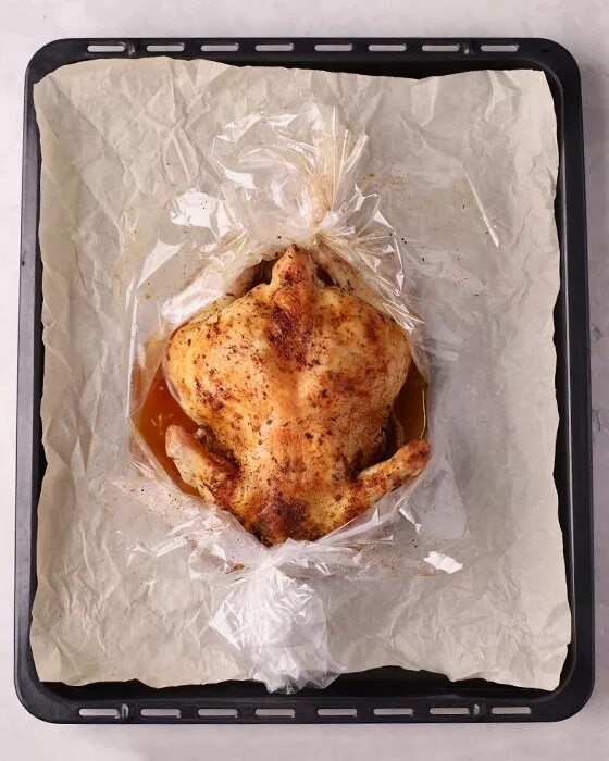 Курица в рукаве. Курица в рукаве для запекания. Курица в пакете для запекания в духовке.