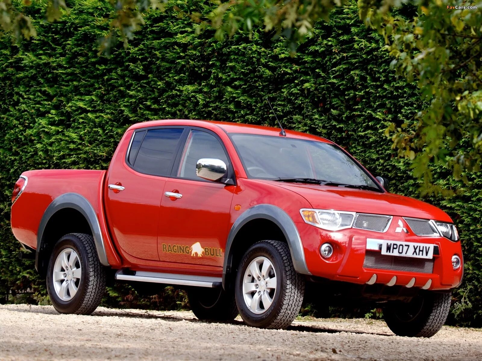 Автомобиль л 200. Мицубиси л200. Мицубиси l200. Mitsubishi l200 Double Cab. Митсубиси л200 красный.