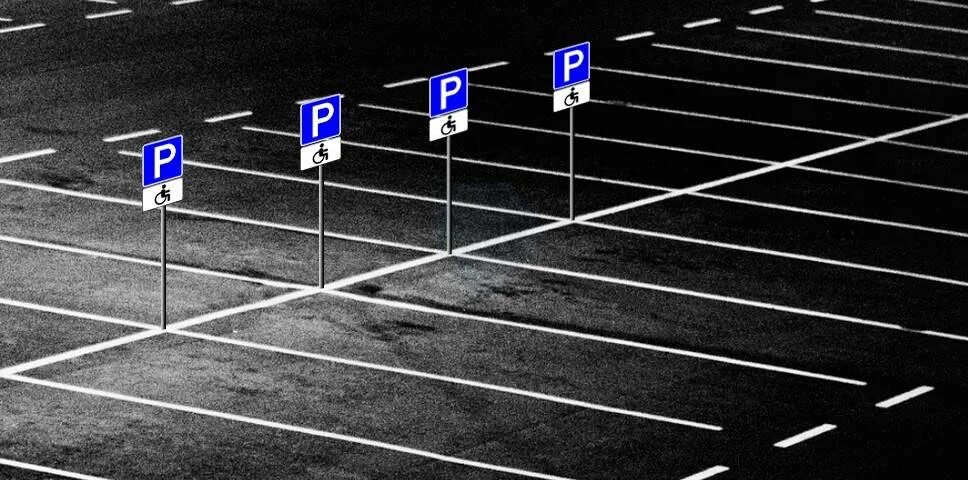Дорожный знак стоянка для инвалидов 6.4. Обозначение парковки для инвалидов на парковке. Знак парковка для инвалидов 6.4.17д. Знак парковочного места для инвалидов в парковке.