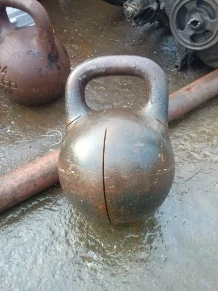 старинные меры массы пуд. царская гирька 1837. советская гиря 24. полтора пуда. царская гиря.