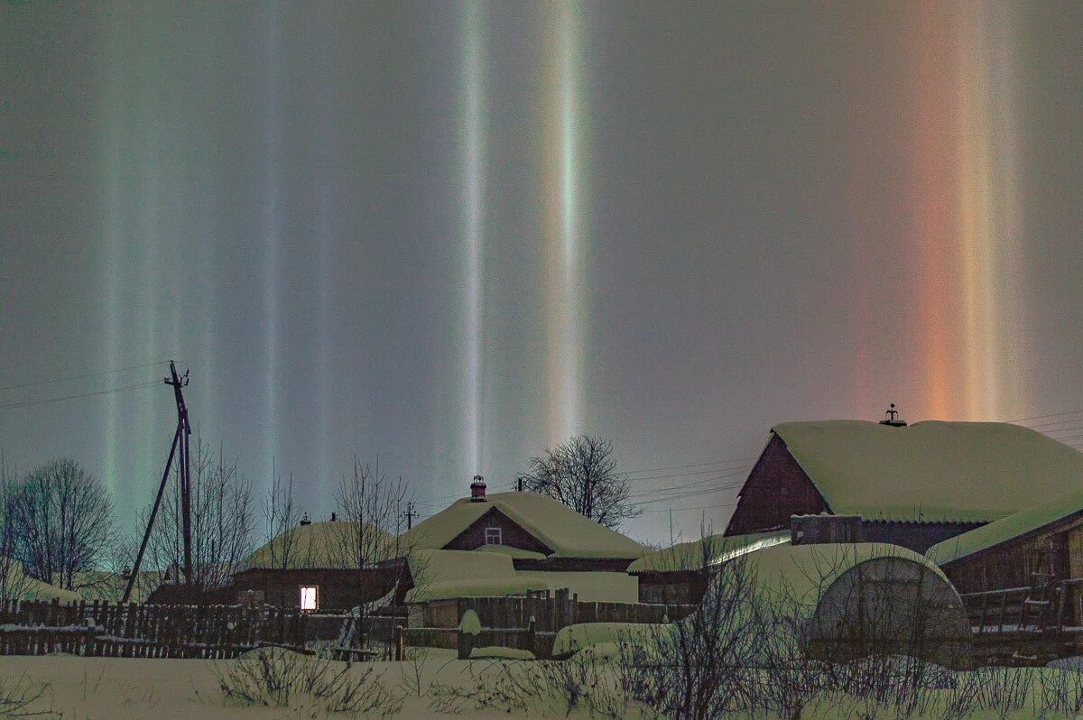 Гало световые столбы. Что такое ледяные иглы в погоде. Световой столб явление. Что такое ледяные иглы в погоде. Что такое ледяные иглы в погоде.