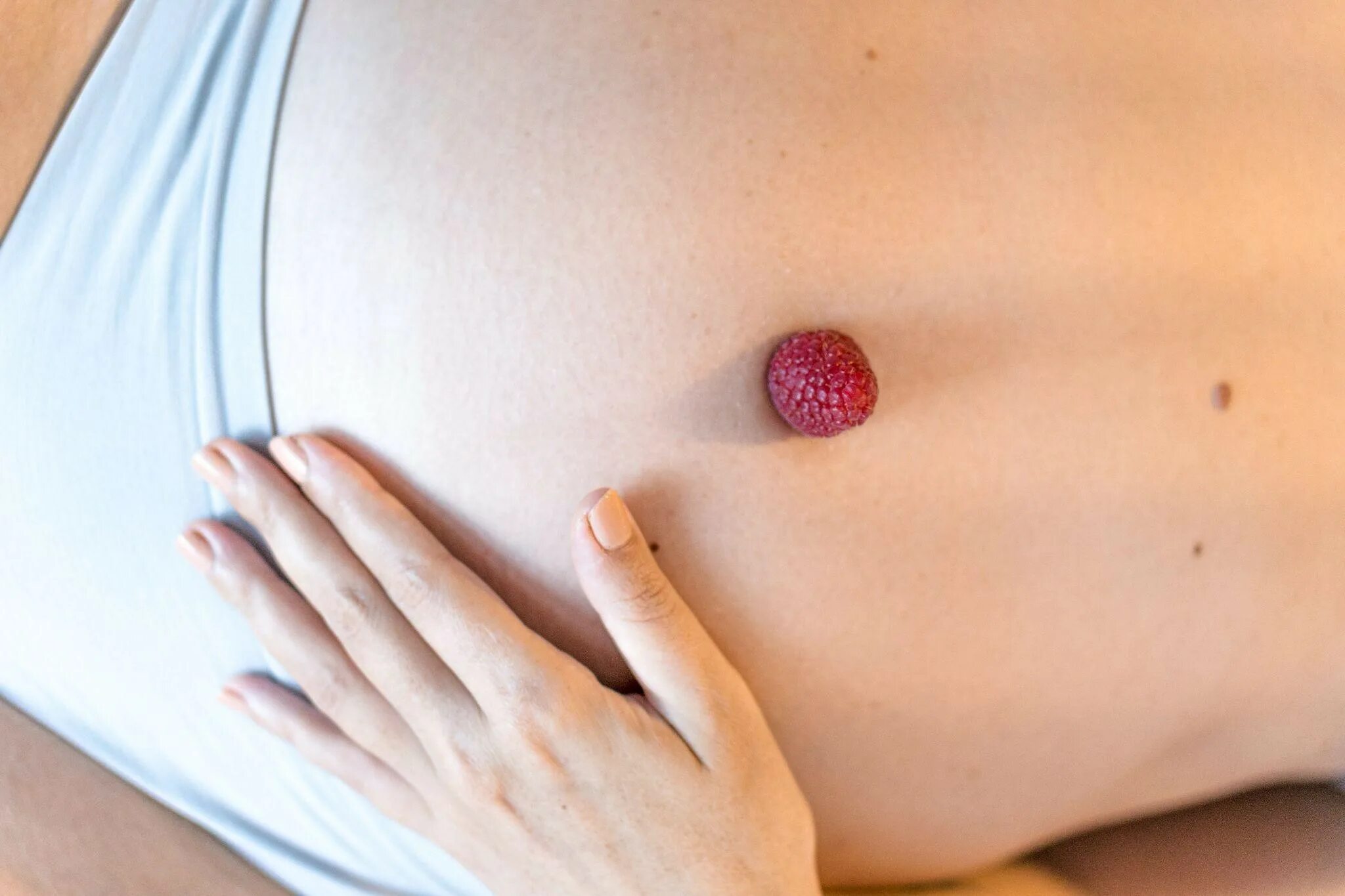 Выделяется из груди при беременности. Грудь при беременности фото. Фото сосков беременных.