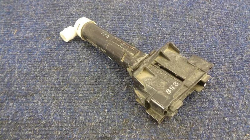 форсунка омывателя фары рав 4. форсунка омывателя фары rav 4. форсунка левая омывателя фар toyota rav 4 2020. форсунка омывателя фар тойота раф4.