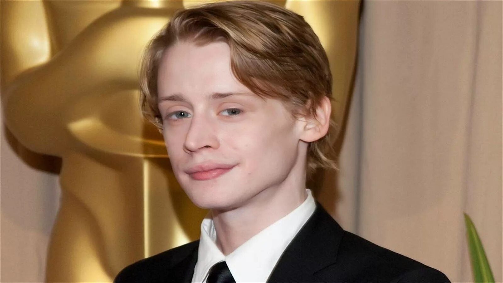 Маколей калкин биография. Кевин маккалистер актер. микаэль калкин. macaulay carson culkin. калкин маколей 2011.