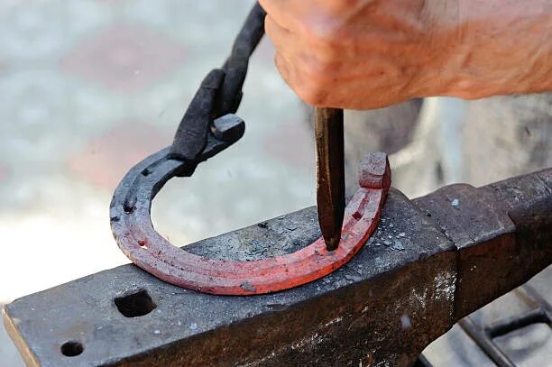 Подкова наковальня. Ухо подкова наковальня. горячая подкова. horseshoe anvil.