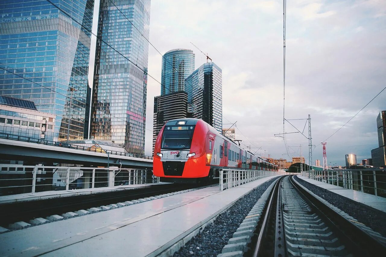 Ржд московская железная дорога. Ласточка МЦК Москва Сити. Поезд МЦД Москва-Сити. РЖД Ласточка МЦК. РЖД МЦК МЦД.