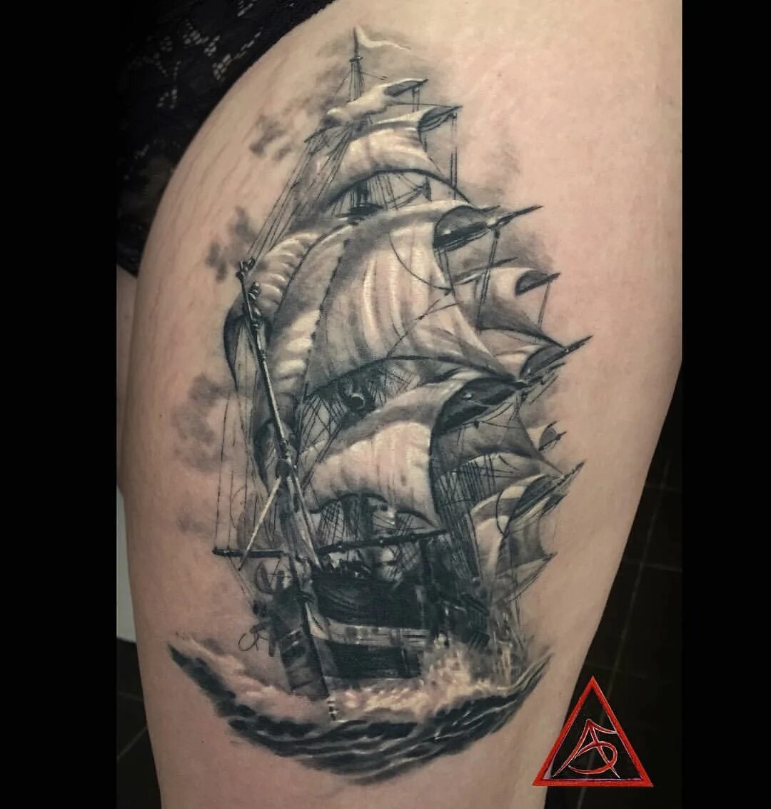 Тату парусник. Тату парусник. Бригантина корабль парусный. Тату морская тематика. Красивый корабль.