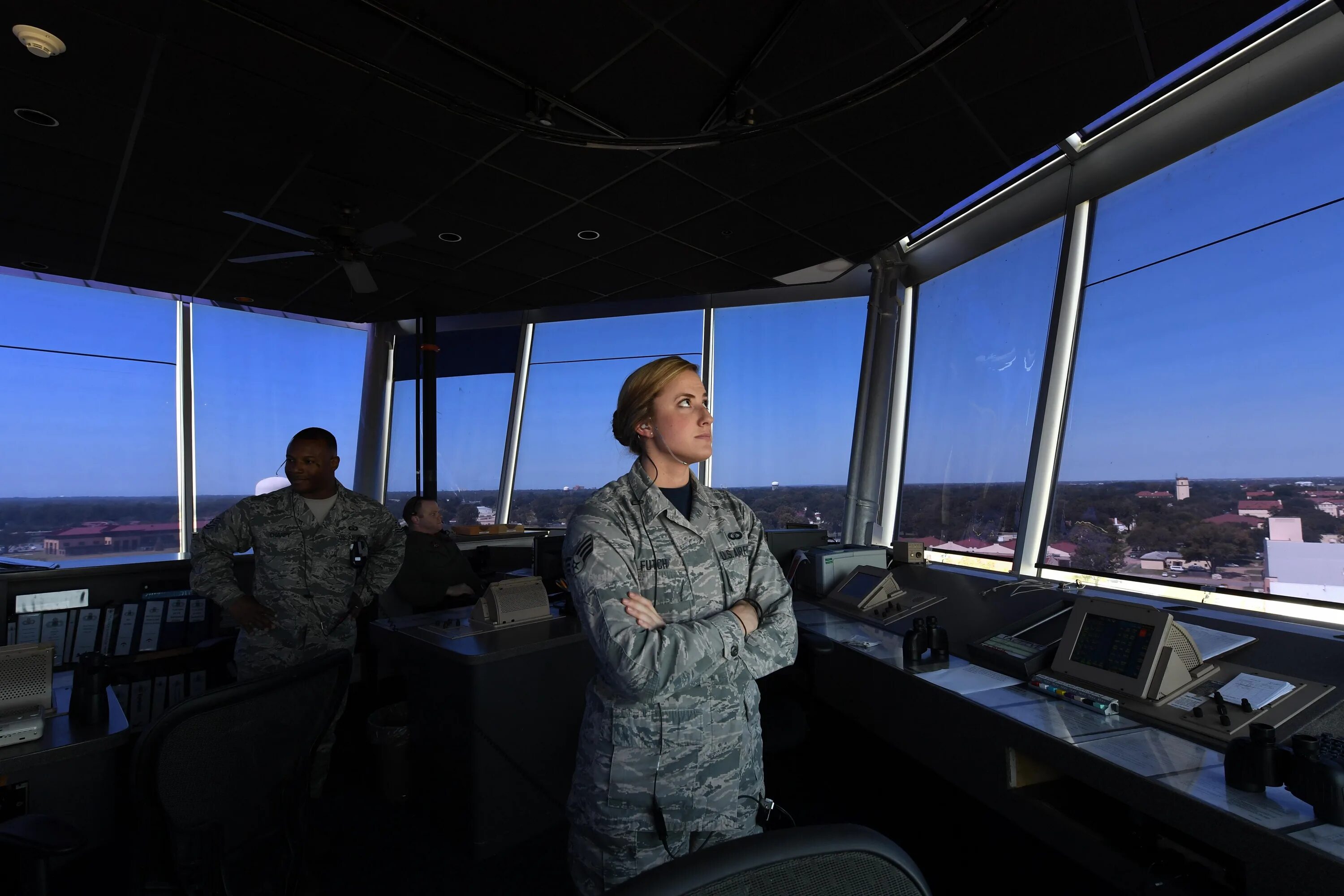 Нарушений правил воздушного движения. Air Traffic Control. Авиадиспетчер Air Traffic Control. Система управления воздушным движением. Космические диспетчеры.