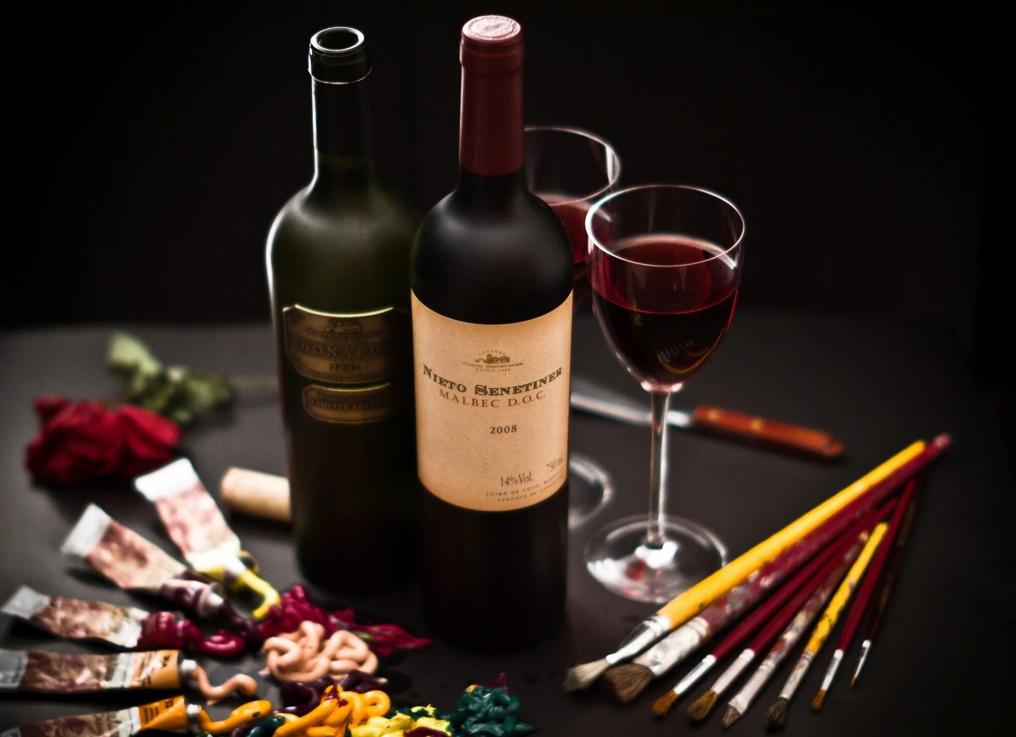 Вино красивые фото. Вино. Вино и краски. Вино стильно. Вино и мольберт.