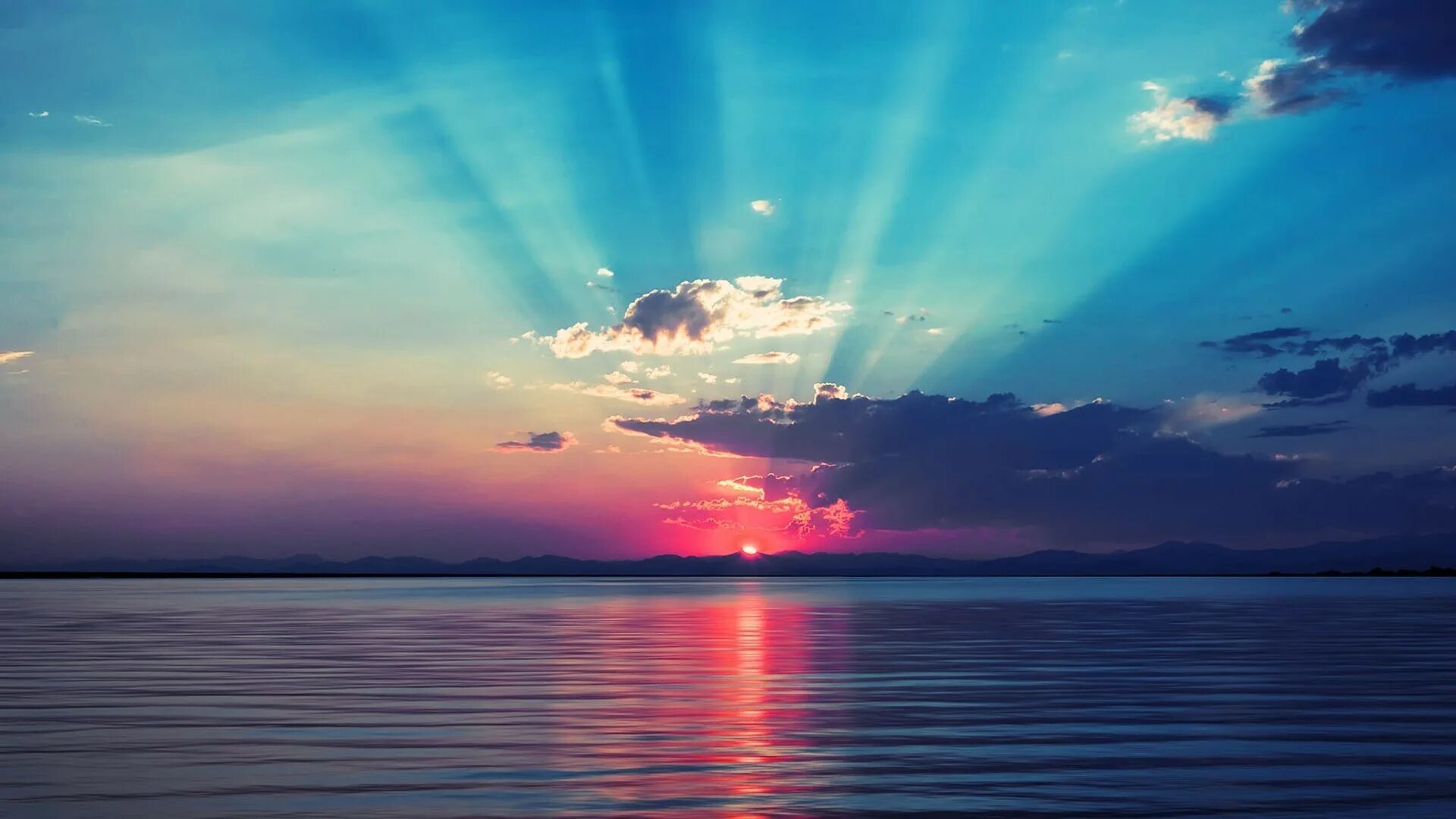 Фон для рабочего стола рассвет. See the sunrise. Солнце клонилось к закату. Закат отражается на автомобиле. See the sunrise.