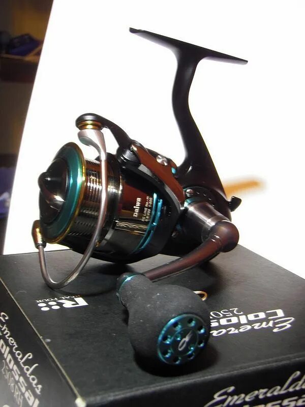 Www spinning ru. Daiwa real four. Shimano Daiwa Fishing Gear Exclusive. Де-Size Daiwa и Shimano. Shimano и Daiwa Мем.