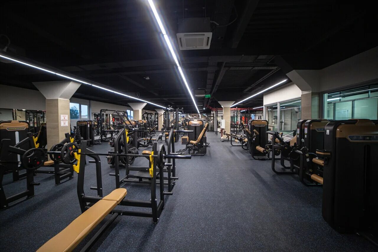 интерьер фитнес студии. фитнес клуб орехово. спортзал атлетика новомосковск. форте саратов фитнес. фиткервс бирюлево фото.